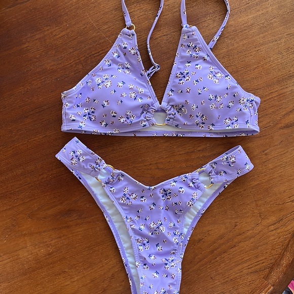 Size small ditsy floral linked bikini swimsuit set - Picture 2 of 2